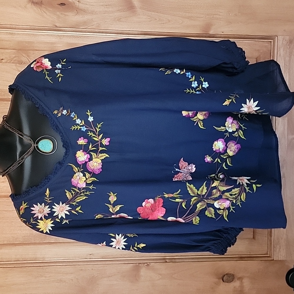 Sundance Floral Embroidered Navy Top - Picture 2 of 16